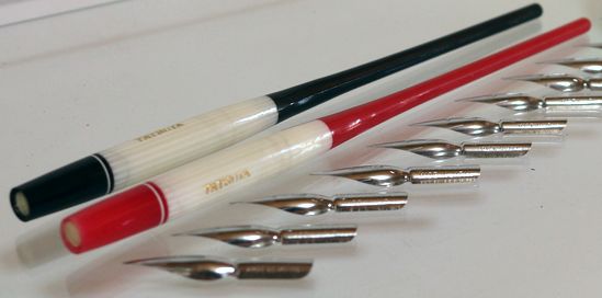 プラスチックペン軸２本とサジペン10本 B132-2