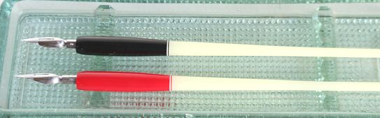 プラスチックペン黒赤セット B184-7