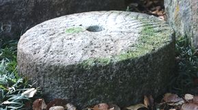 石臼 庭石などに　A186-2