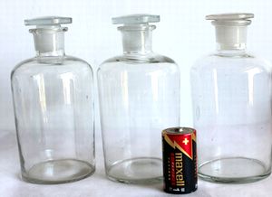 薬瓶 蓋つき透明ガラス瓶　A356