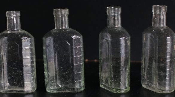 薬瓶 ガラス瓶　目盛り付き　A344-4