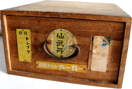 富山の配置薬 木箱と薬　A178-2